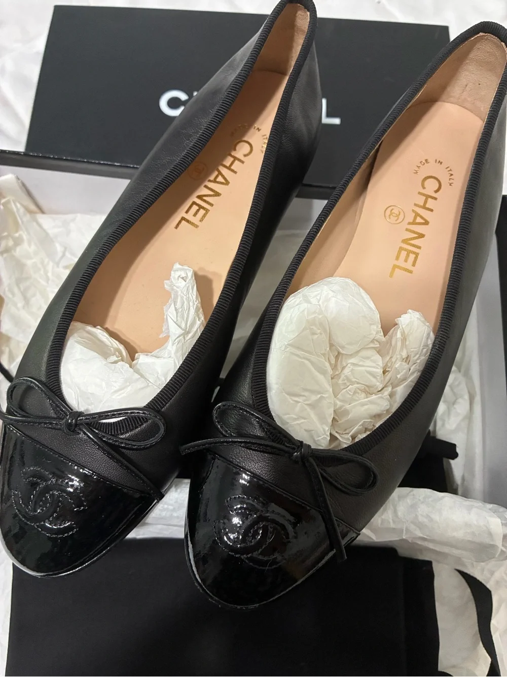 CHANEL Black Leather Cap-Toe Ballet Flats with CC Detail